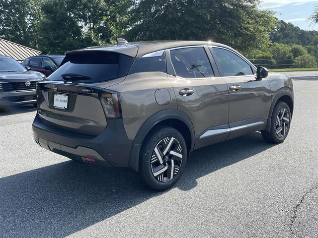 Photo of 2025 Bronze Nissan Kicks