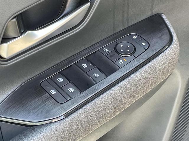 Photo of 2025 Bronze Nissan Kicks