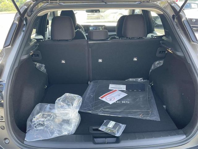 Photo of 2025 Bronze Nissan Kicks