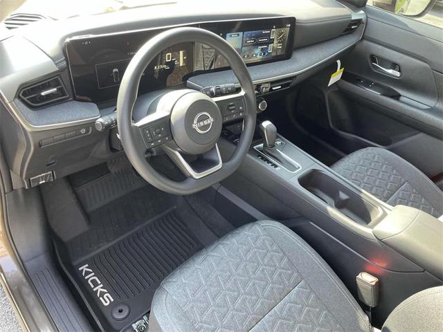 Photo of 2025 Bronze Nissan Kicks