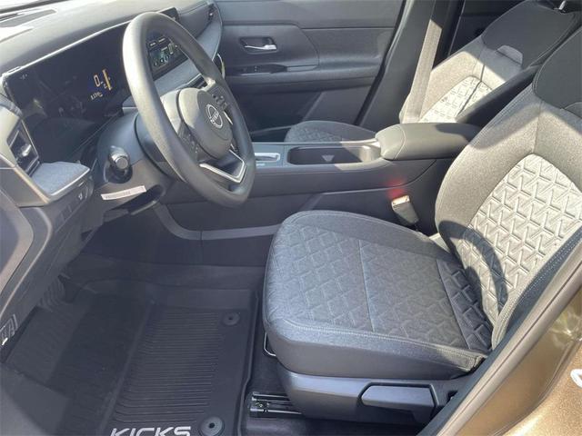 Photo of 2025 Bronze Nissan Kicks