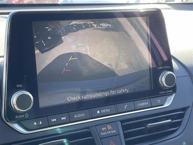 Photo of 2025 Glacier White Nissan Altima