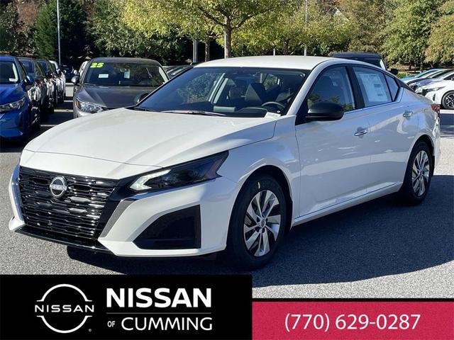 Photo of 2025 Glacier White Nissan Altima