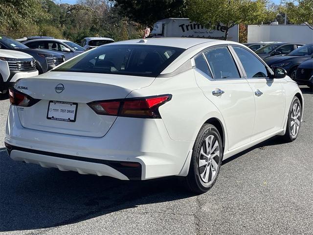 Photo of 2025 Glacier White Nissan Altima