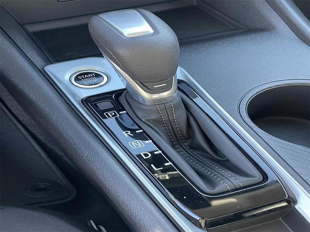 Photo of 2025 Glacier White Nissan Altima