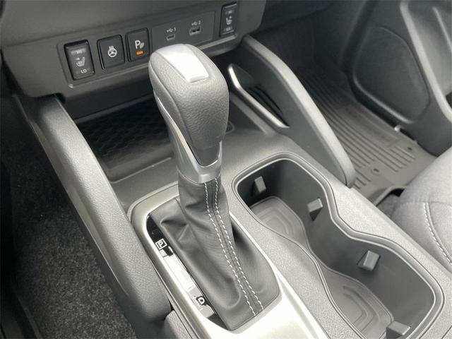 Photo of 2025 Glacier White Nissan Frontier
