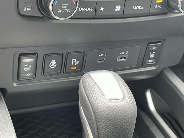 Photo of 2025 Glacier White Nissan Frontier