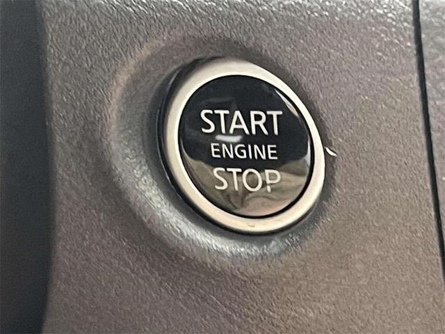 Photo of 2025 Glacier White Nissan Frontier