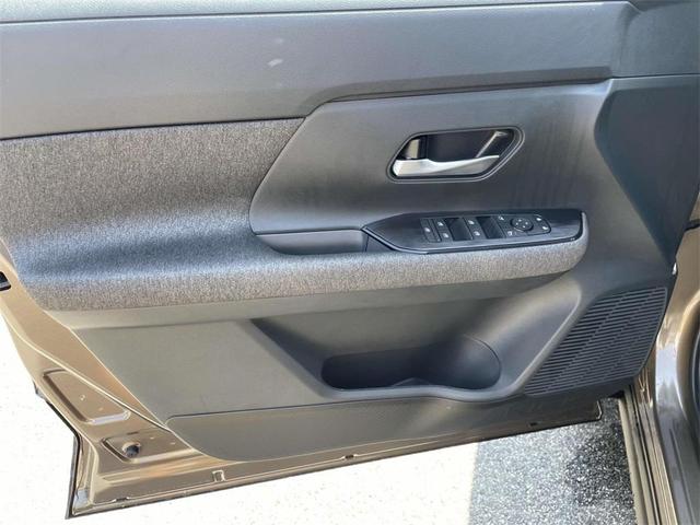 Photo of 2025 Bronze Metallic Nissan Kicks