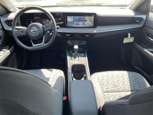 Photo of 2025 Bronze Metallic Nissan Kicks