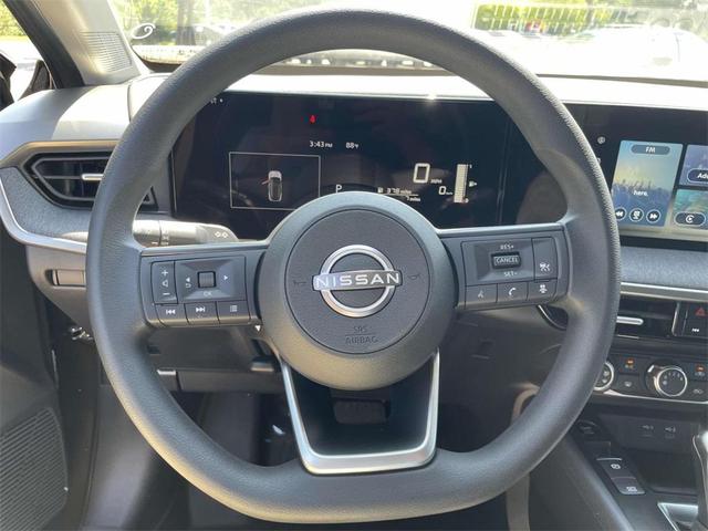 Photo of 2025 Bronze Metallic Nissan Kicks