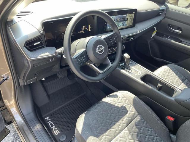 Photo of 2025 Bronze Metallic Nissan Kicks