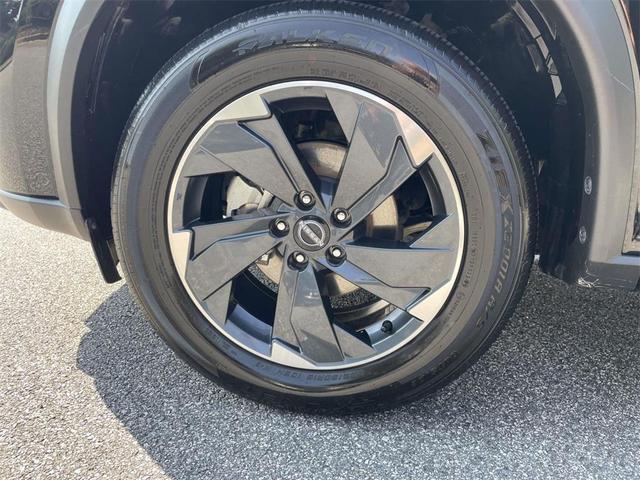 Photo of 2025 Super Black Nissan Rogue
