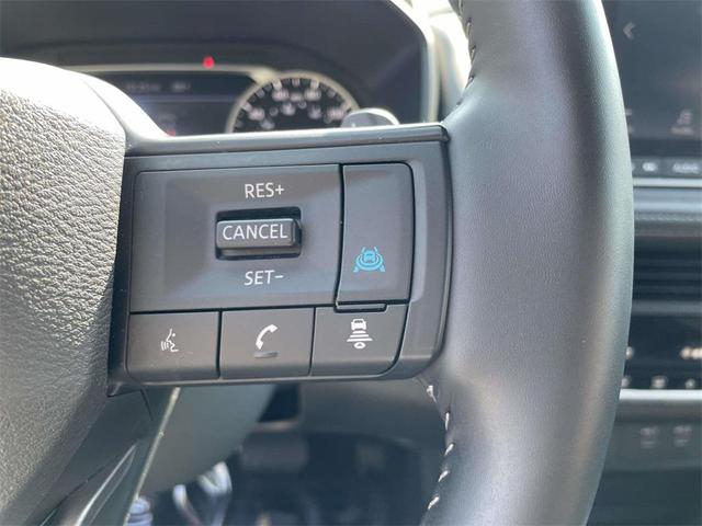 Photo of 2025 Super Black Nissan Rogue
