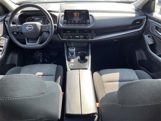 Photo of 2025 Super Black Nissan Rogue