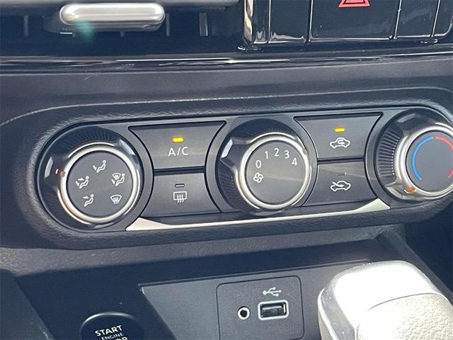 Photo of 2025 Super Black Nissan Kicks