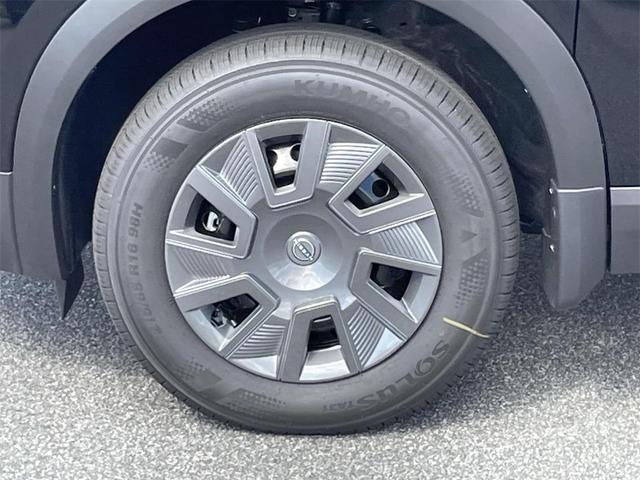 Photo of 2025 Super Black Nissan Kicks