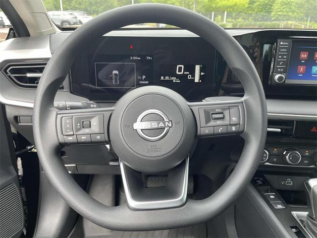 Photo of 2025 Super Black Nissan Kicks