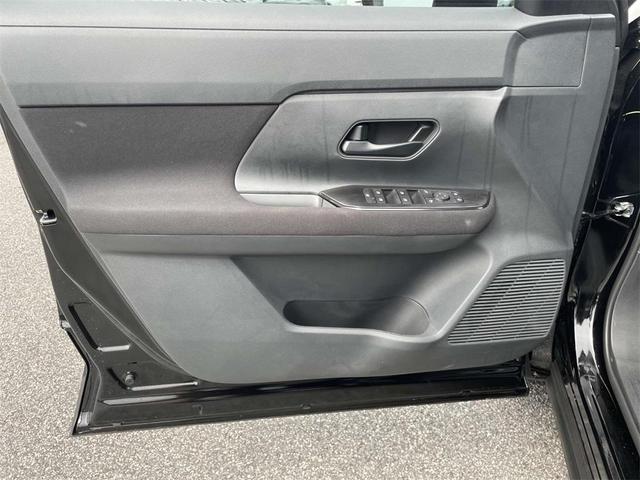 Photo of 2025 Super Black Nissan Kicks