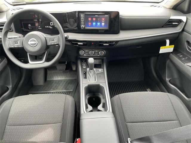 Photo of 2025 Super Black Nissan Kicks