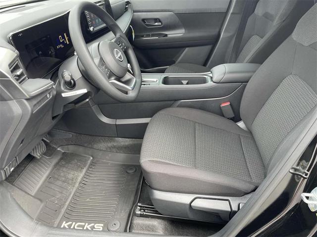 Photo of 2025 Super Black Nissan Kicks