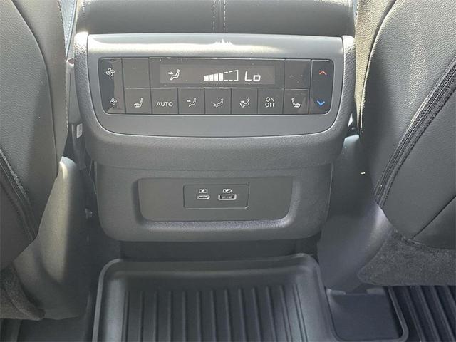 Photo of 2025 Super Black Nissan Pathfinder