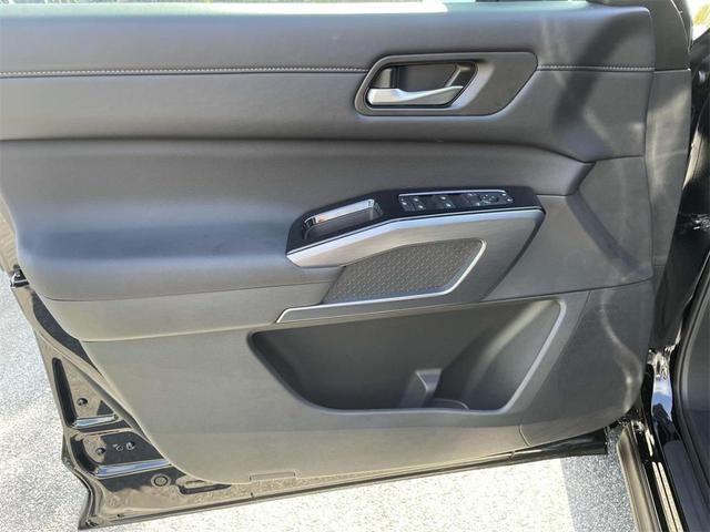 Photo of 2025 Super Black Nissan Pathfinder