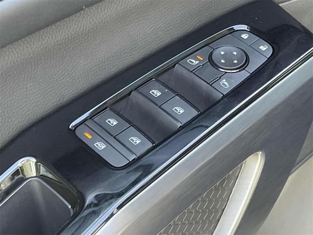 Photo of 2025 Super Black Nissan Pathfinder