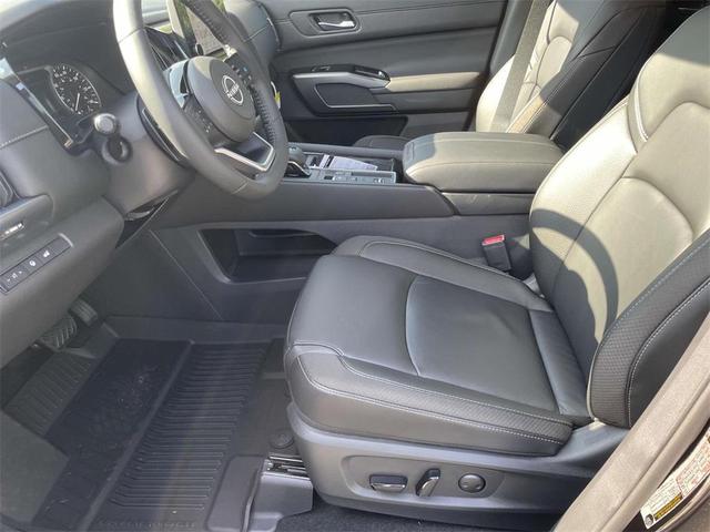 Photo of 2025 Super Black Nissan Pathfinder
