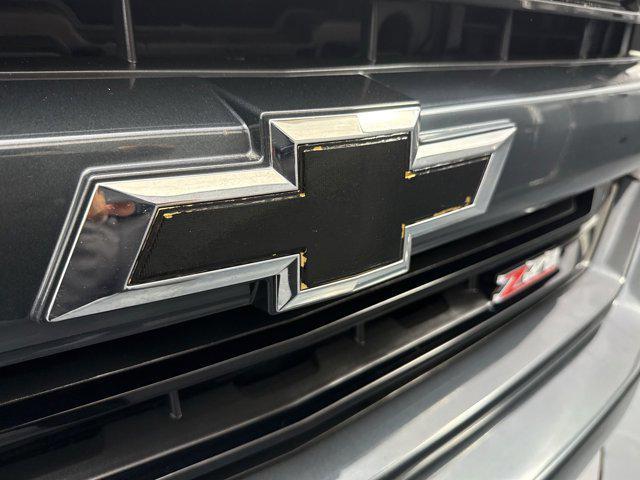Photo of 2018 Graphite Metallic Chevrolet Silverado 1500