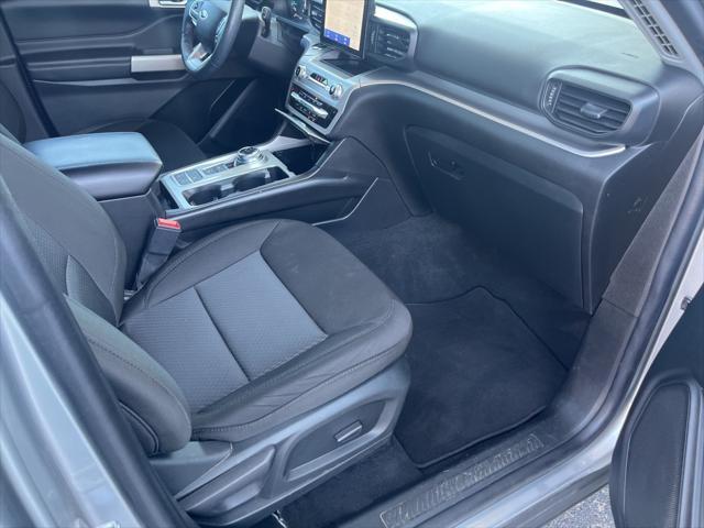 Photo of 2022 Iconic Silver Metallic Ford Explorer