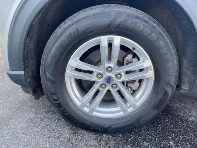 Photo of 2022 Iconic Silver Metallic Ford Explorer