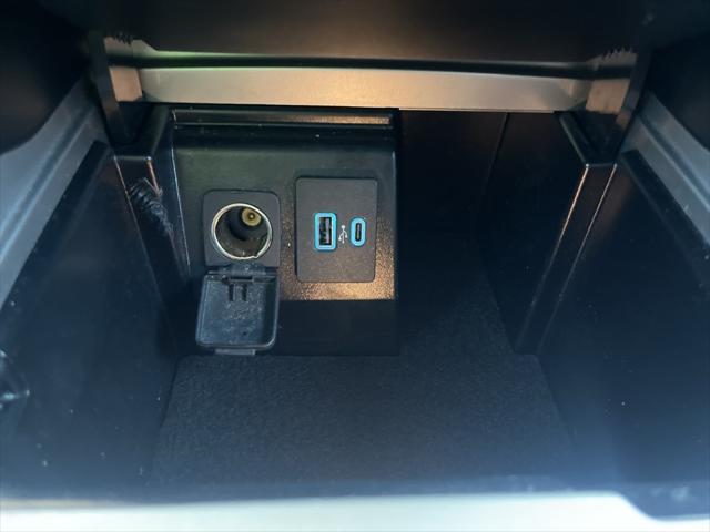 Photo of 2022 Iconic Silver Metallic Ford Explorer