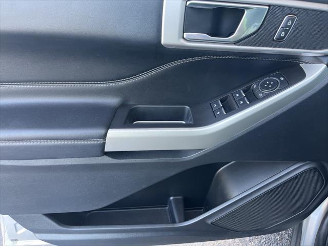 Photo of 2022 Iconic Silver Metallic Ford Explorer