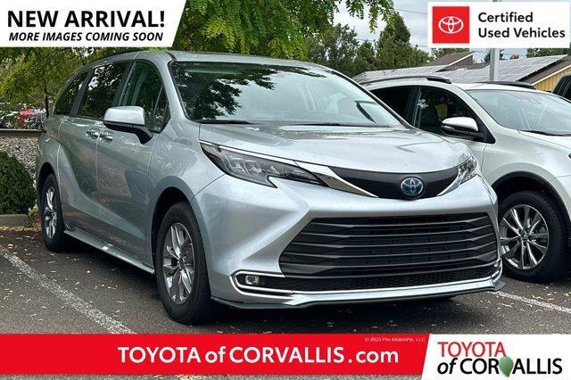 Photo of 2024 Celestial Silver Metallic Toyota Sienna