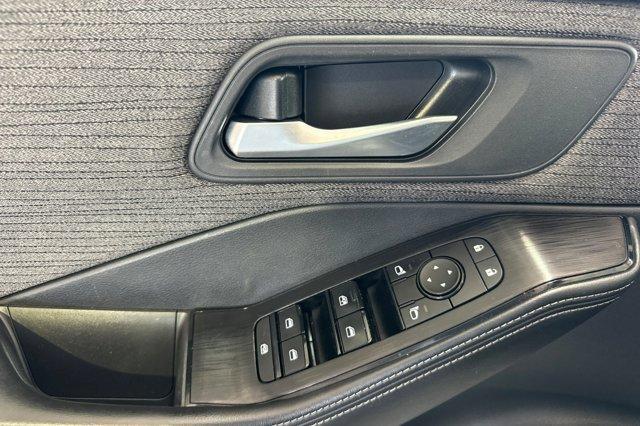 Photo of 2021 White Nissan Rogue