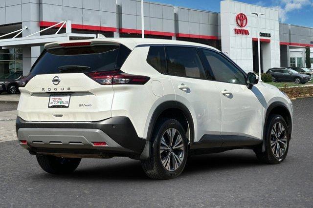 Photo of 2021 White Nissan Rogue