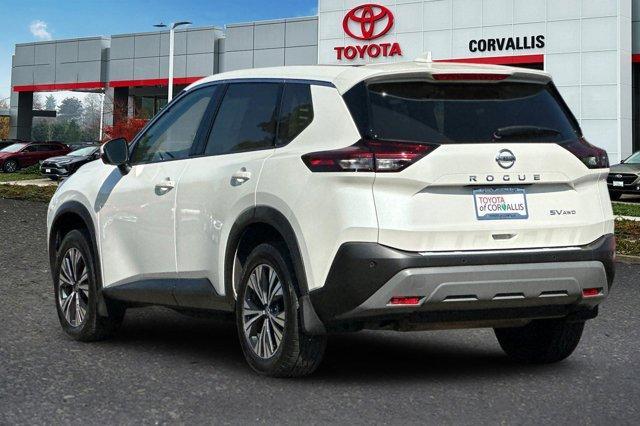Photo of 2021 White Nissan Rogue