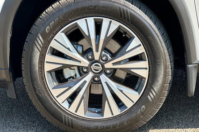Photo of 2021 White Nissan Rogue