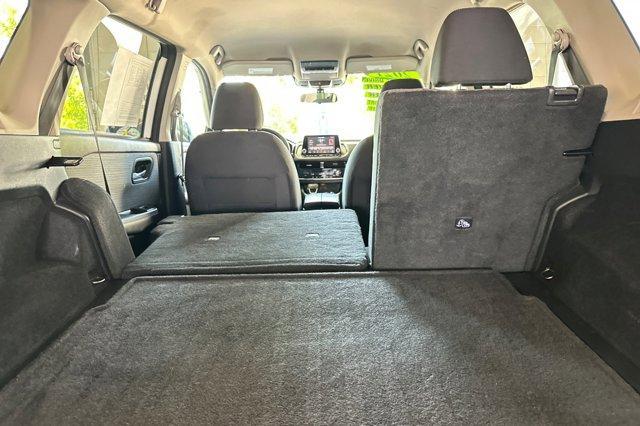 Photo of 2021 White Nissan Rogue
