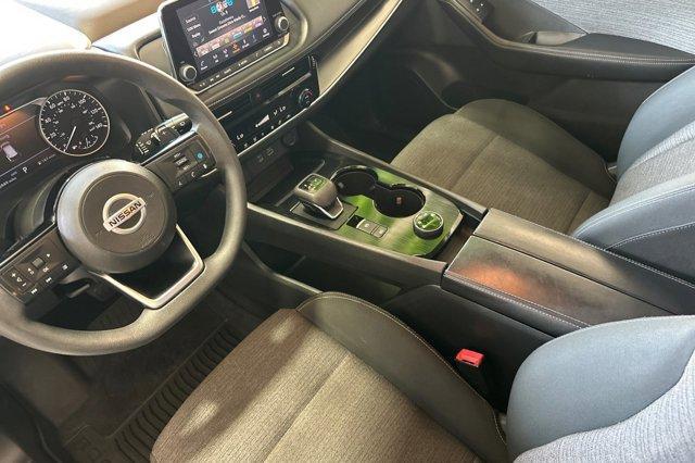 Photo of 2021 White Nissan Rogue