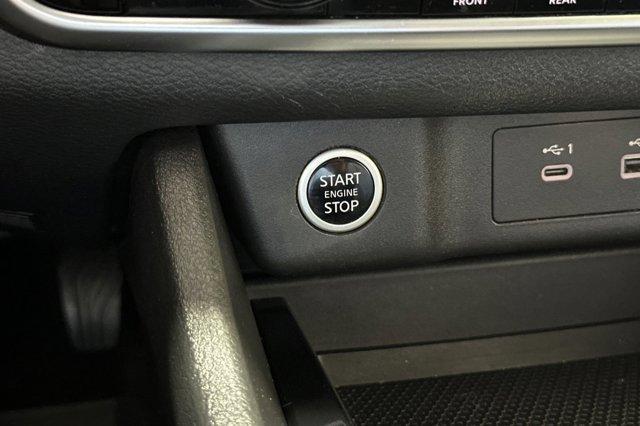 Photo of 2021 White Nissan Rogue