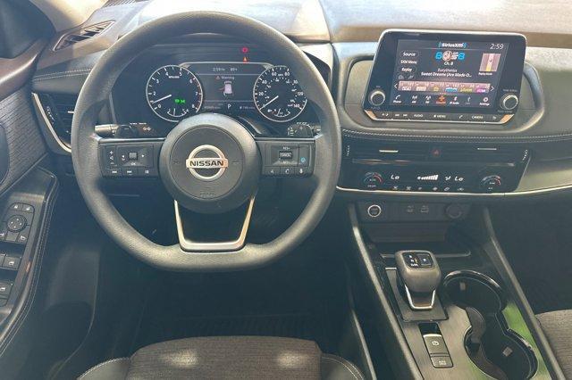 Photo of 2021 White Nissan Rogue