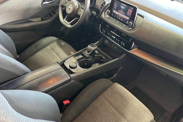 Photo of 2021 White Nissan Rogue