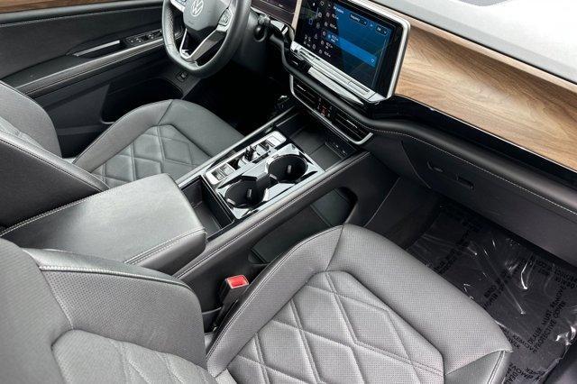 Photo of 2024 Silver Bird Metallic Volkswagen Atlas