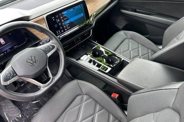 Photo of 2024 Silver Bird Metallic Volkswagen Atlas