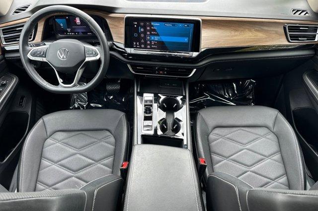 Photo of 2024 Silver Bird Metallic Volkswagen Atlas