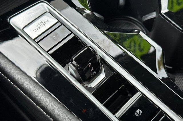 Photo of 2024 Silver Bird Metallic Volkswagen Atlas