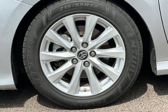 Photo of 2019 Celestial Silver Metallic Toyota Camry