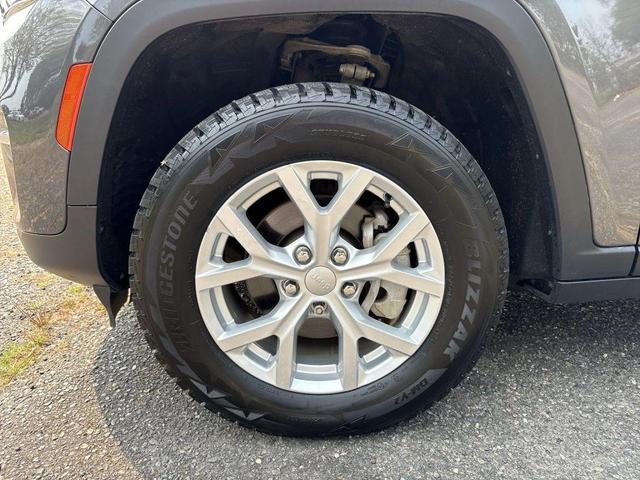 Photo of 2023 Baltic Grey Metallic Jeep Grand Cherokee